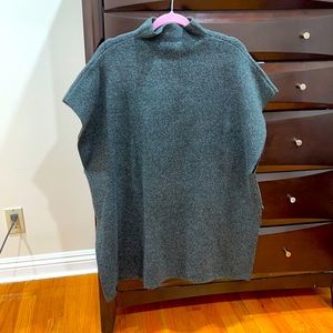 Gray non sleeve sweater